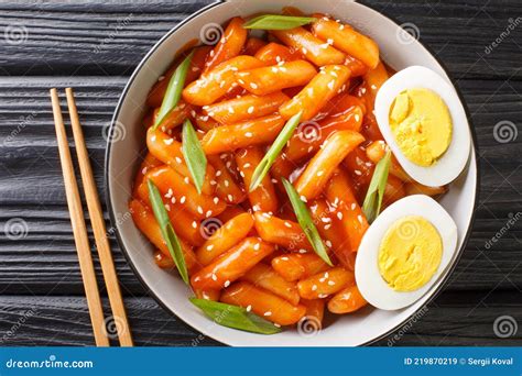  Ddeokbokki: Un plat épicé et réconfortant à découvrir absolument à Busan!