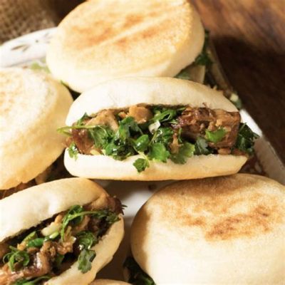  Rou Jia Mo: Savoureux Sandwich à la Viande de Porc Cuisinée au Four et Sauce Piquante?