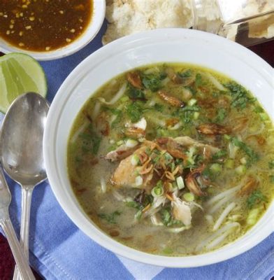  Soto Ayam Medan: Une soupe savoureuse qui réveille les papilles avec un bouillon riche et épicé!